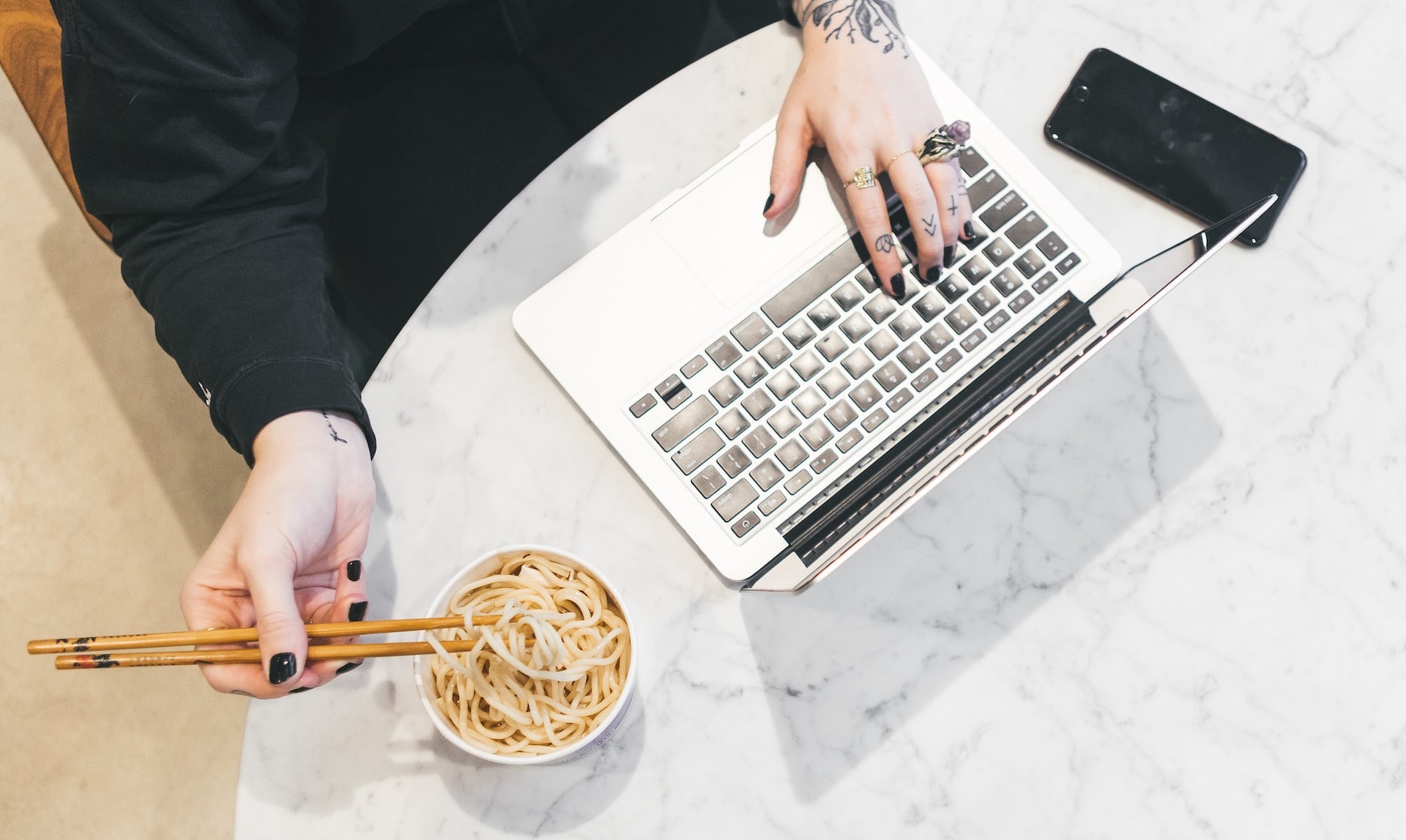 <span id="hs_cos_wrapper_name" class="hs_cos_wrapper hs_cos_wrapper_meta_field hs_cos_wrapper_type_text" style="" data-hs-cos-general-type="meta_field" data-hs-cos-type="text" >Télétravail: comment éviter de se laisser déborder ?</span>